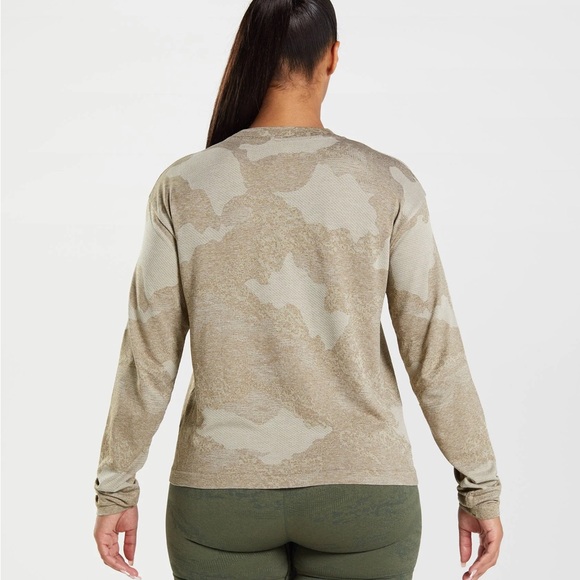 Gymshark women’s vital camo long sleeve shirt - Picture 3 of 6